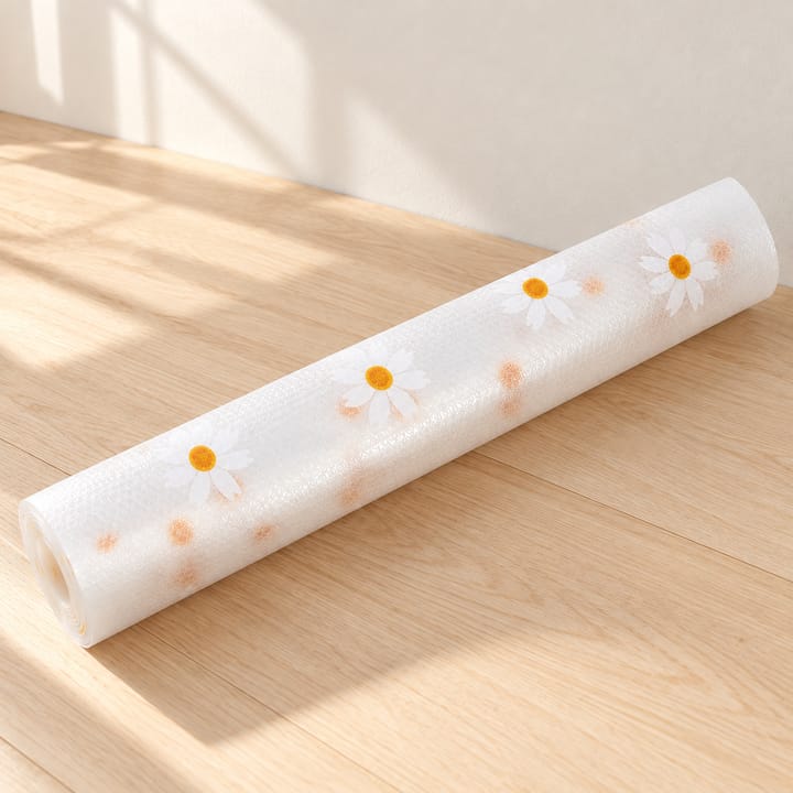 Daisy Print Foam Shelf Liner, White daisy print